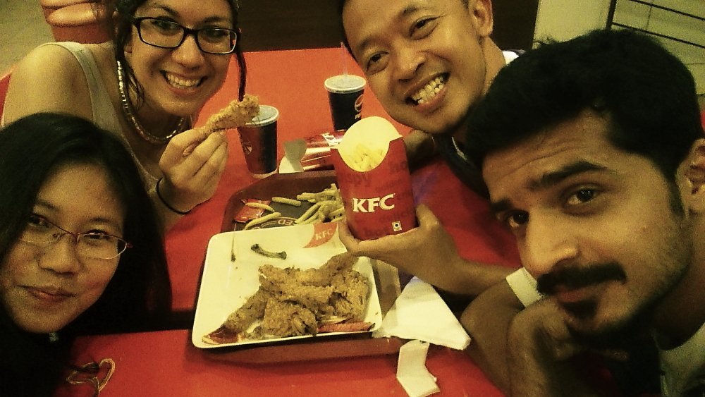 Last moments with Gio, Dina & Antony @ Crowne Plaza Kochi and KFC (Photos: Dina from Dua Ransel) 