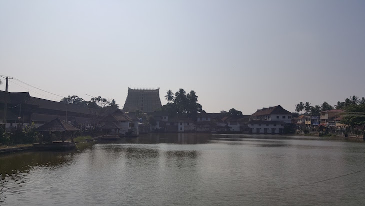 Vista para o Templo Sree Padmanabhaswamy, Trivandrum, Kerala, India © Viaje Comigo