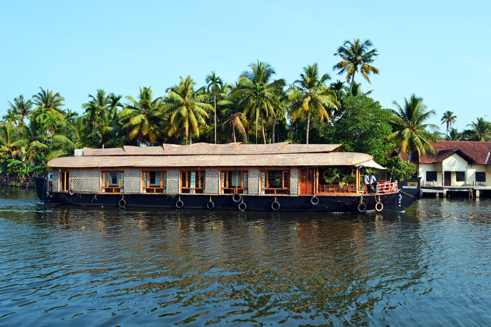 http://www.coconut-sports.de/wp-content/uploads/2016/03/kerala-river-cruise-hausboot-fluss-houseboat-indien.jpg